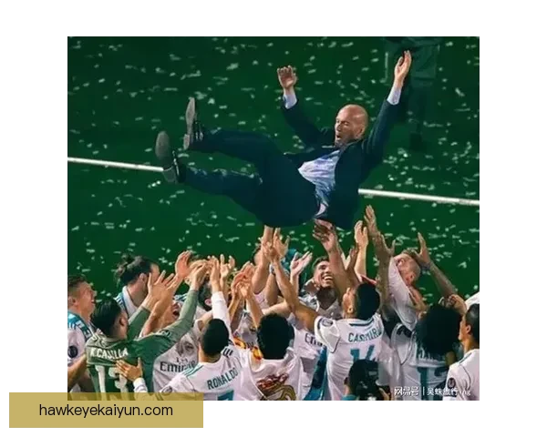 齐达内足球智慧解析：战术创新与团队协作的完美结合值得关注